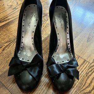 Bcbgirls Black Leather Round toe heels with satin bow, size 7.5